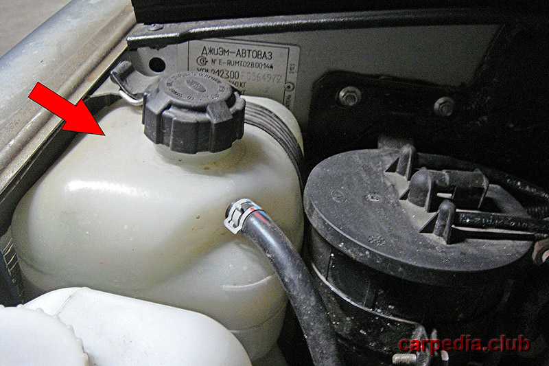 Как слить антифриз с нивы шевроле Замена охлаждающей жидкости Chevrolet Niva Инструменты: Ключ трещоточный Удлинитель Головка на 8 мм Головка на 10 мм