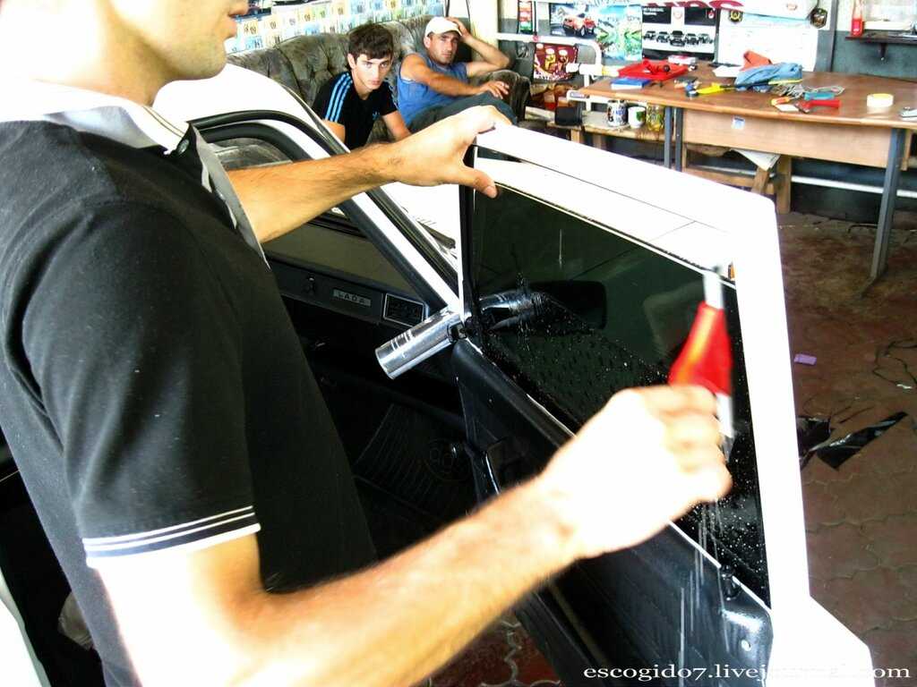 Тонировка стекла автомобиля своими руками