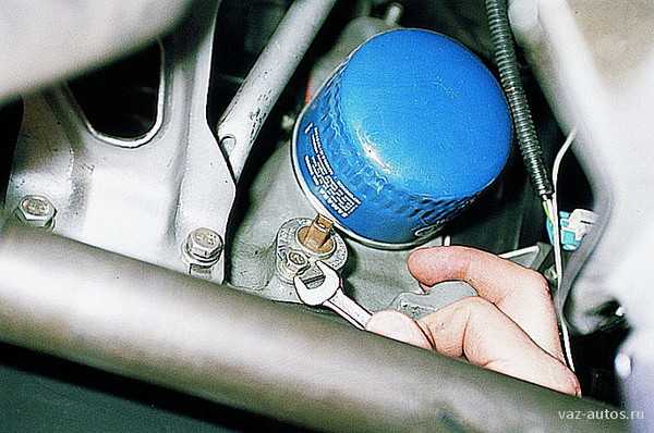 Как заменить масло и фильтр в двигателе автомобиля «ваз-2115»