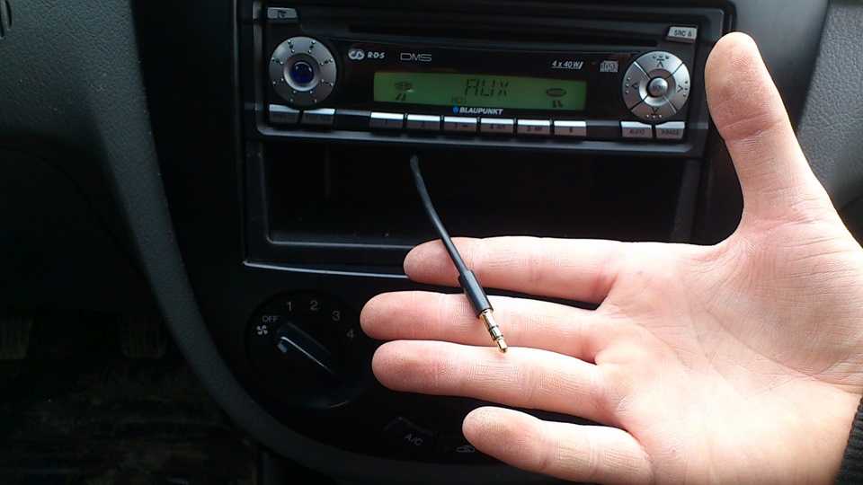 Как можно в машине подключить usb-флешку к магнитоле через aux (аукс)