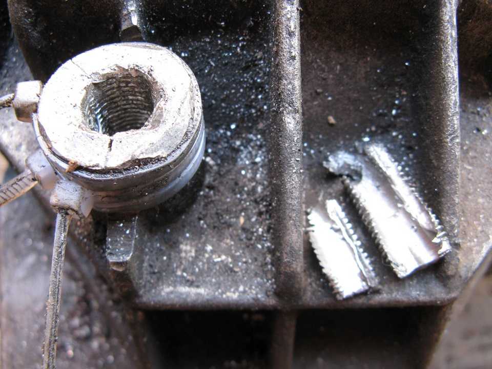 Чем выкрутить сломанную шпильку из блока двигателя
