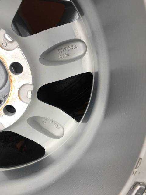 Как отличить диски. Колесные диски Adeona 17 Toyota Original. Оригинальные колесные диски Peugeot. Диски Toyota r16 реплика неоригинал. Литой диск Пежо.