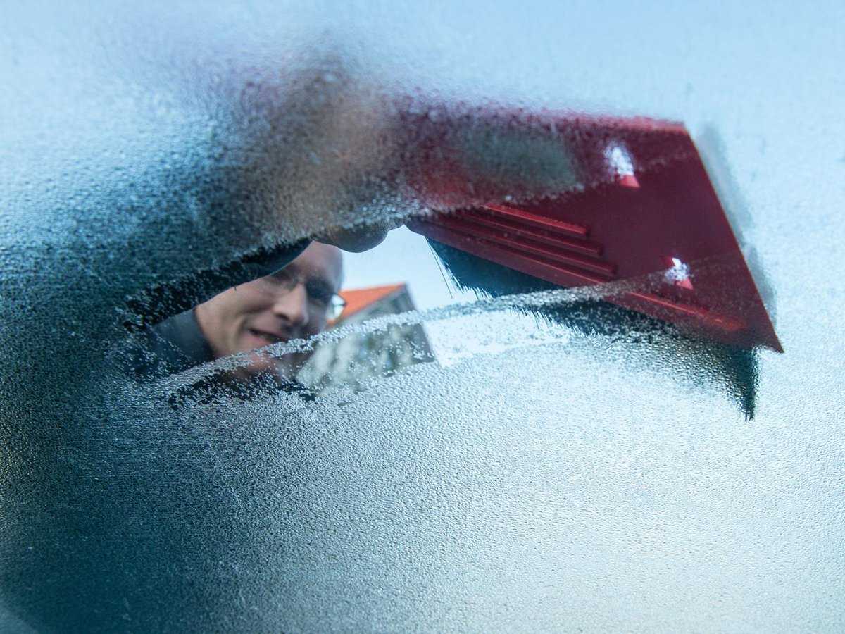 Замерзла вода в омывателе стекол автомобиля — советы бывалых.