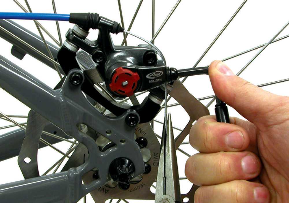 Множество райдеров, впервые сталкиваясь с гидравлическими или механическими дисковыми тормозами велосипеда, не знают, как их правильно настроить, отрегулировать