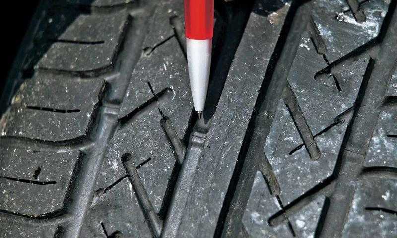 Критический износ шин — как он влияет на сцепные свойства — журнал за рулем