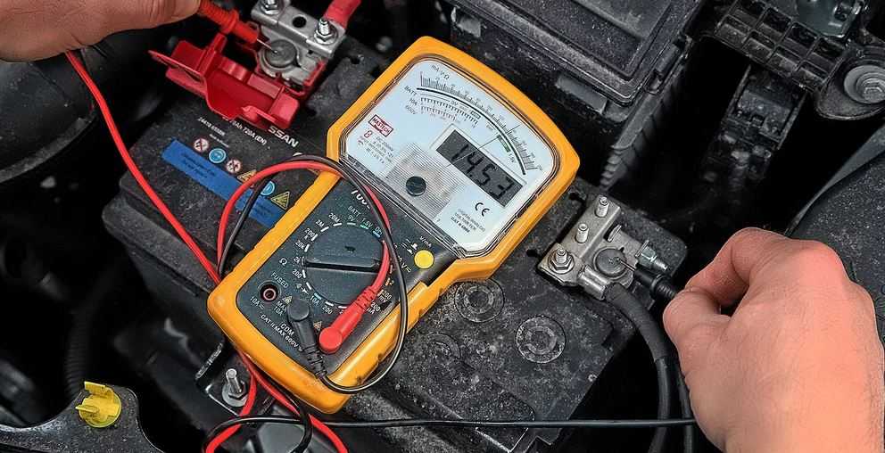 Напряжение акб без нагрузки. сколько должен выдавать генератор для нормальной зарядки аккумулятора