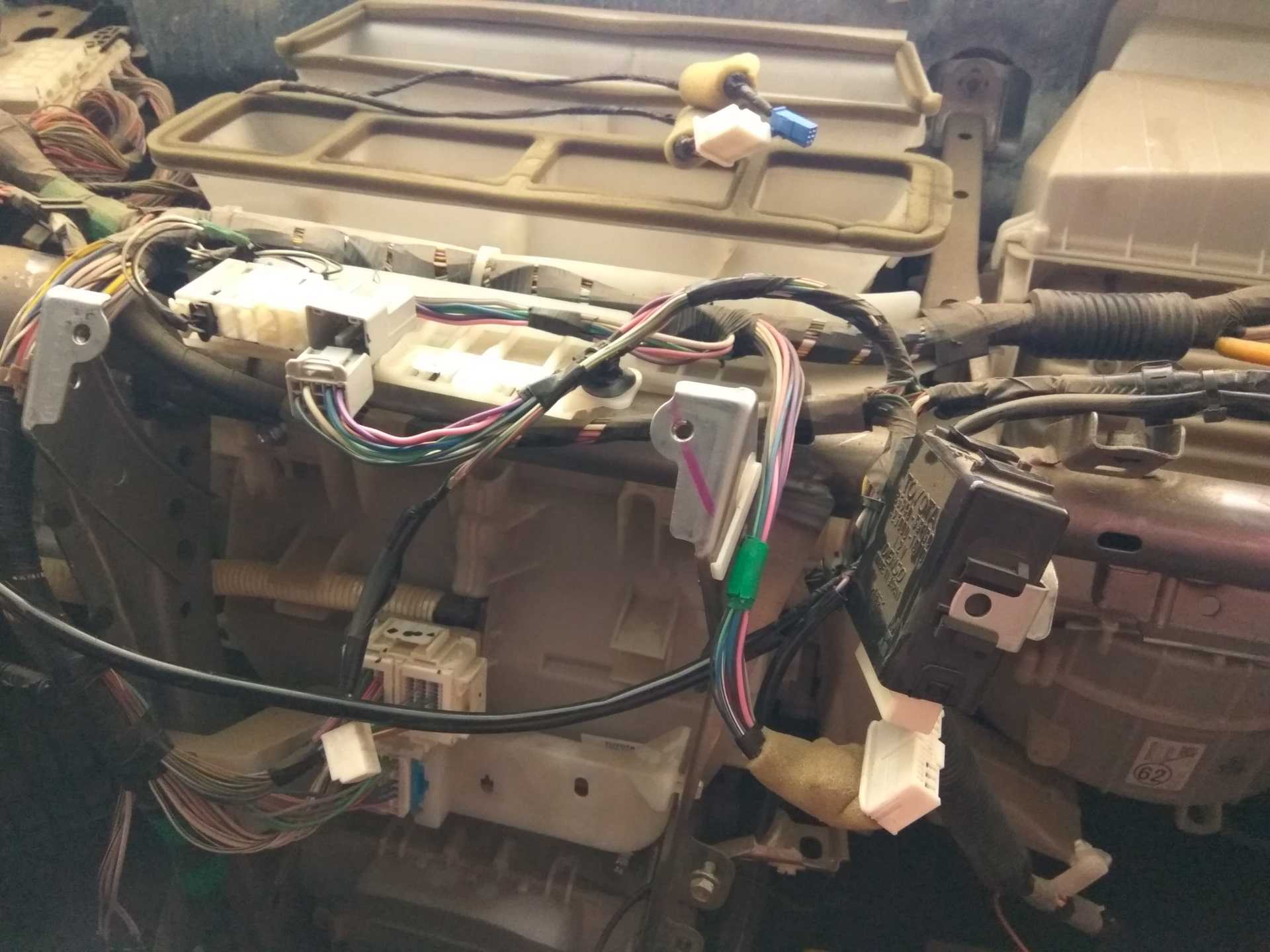 Причина снятия радиатора Тойота Камри V40 3,5 л