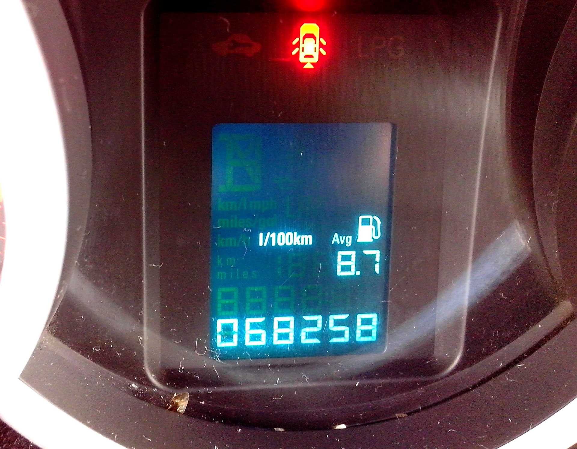 Шевроле круз 2011 года, 1.6 литра, приобрёл данный автомобиль почти год назад, автомат, расход 6, 6-12, омская область, sl, бензин