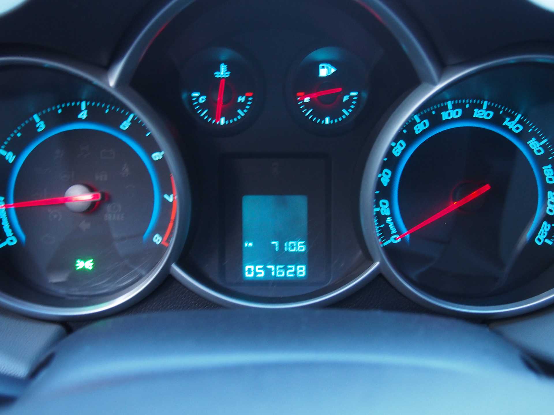 Chevrolet cruze 2013, 1.8л., всем привет, расход 9-12, бензин, москва, 141 л.с., автомат