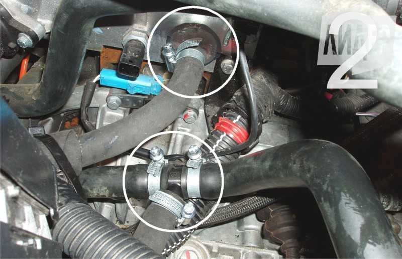 Автомобильный радиатор системы жидкостного охлаждения